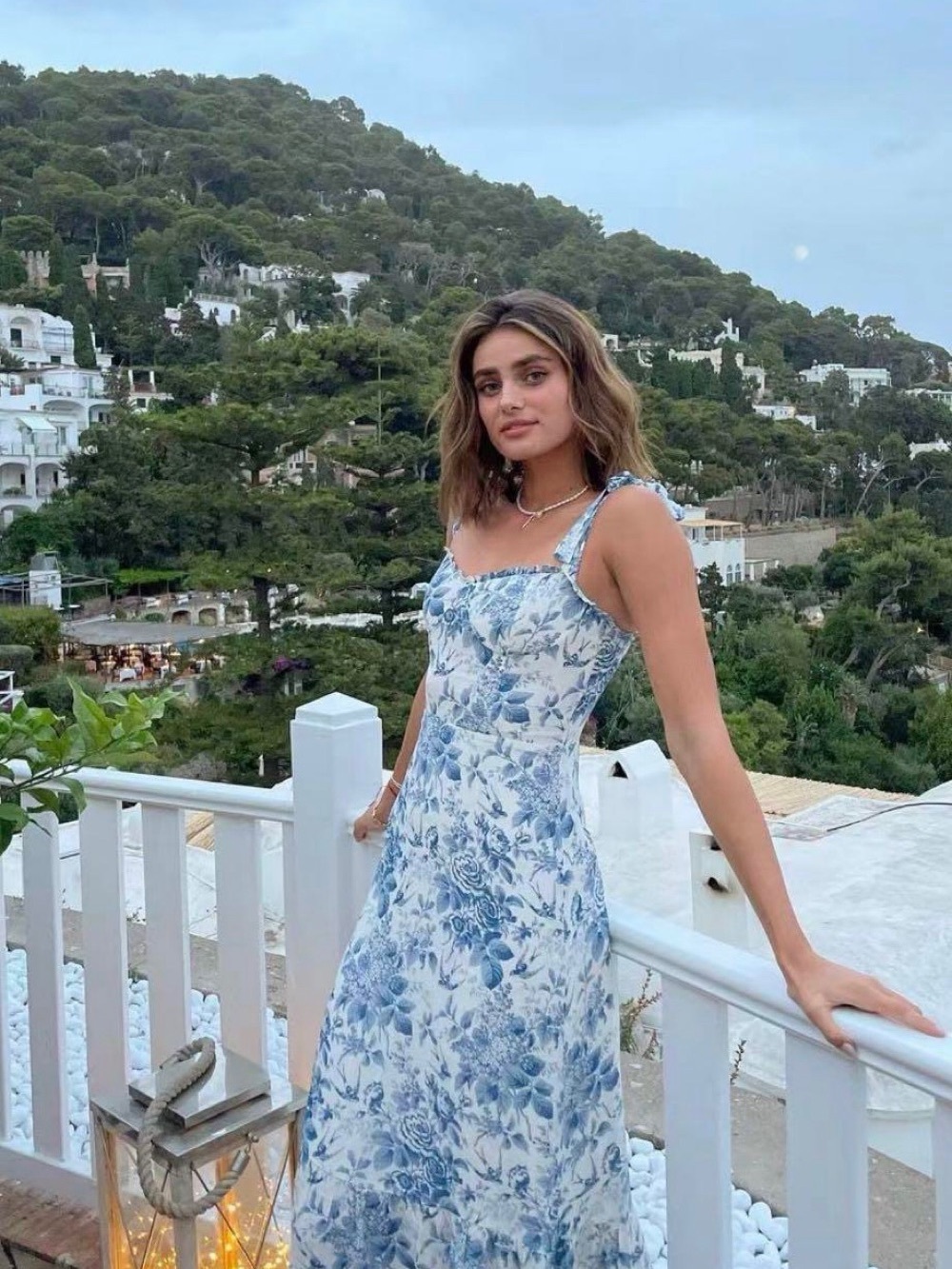 Reformation Nikita Dress in blue and white floral pompadour - 6 - Picture 1 of 10